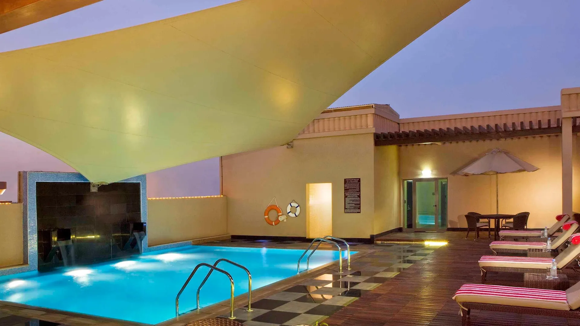Hotell Crowne Plaza - Dubai Jumeirah By Ihg