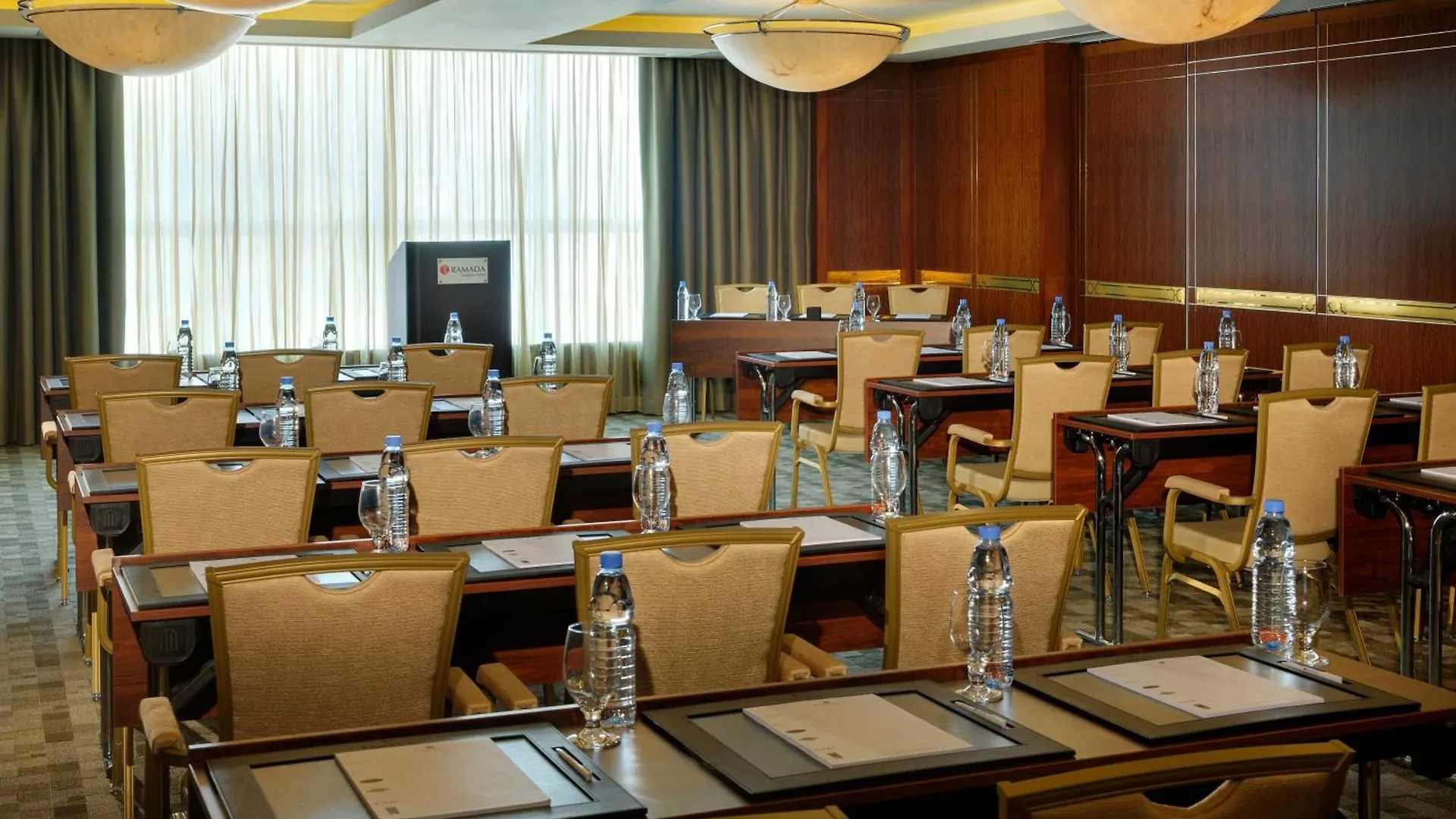 Hotel Crowne Plaza - Dubai Jumeirah By Ihg